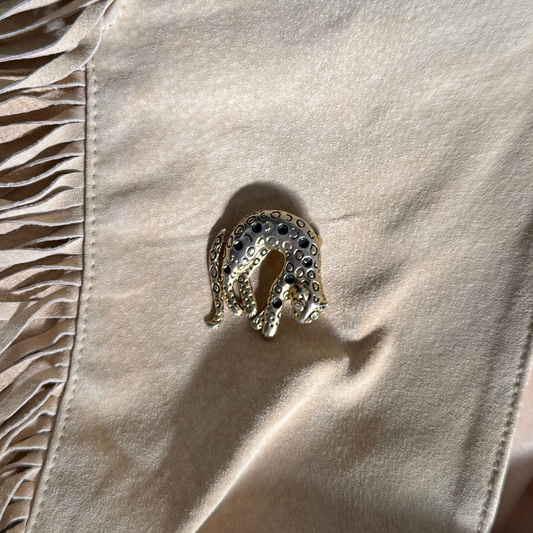 Vintage Gold-Tone Crouching Leopard Brooch with Black Stones